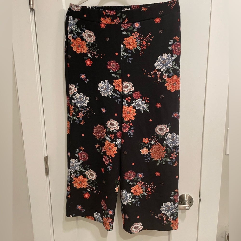 Floral wide leg cropped pants